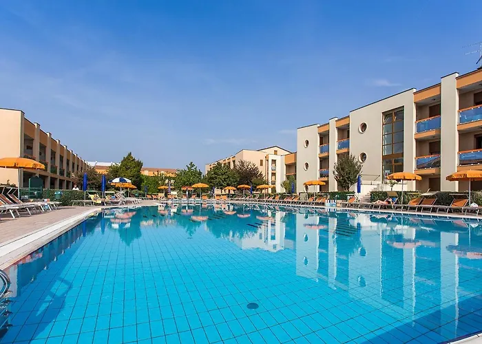 Poolside Retreat - Beahost *