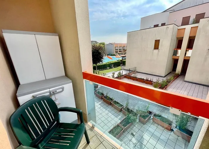 Poolside Retreat - Beahost Apartman Caorle