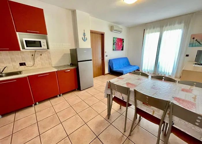 Poolside Retreat - Beahost Apartman