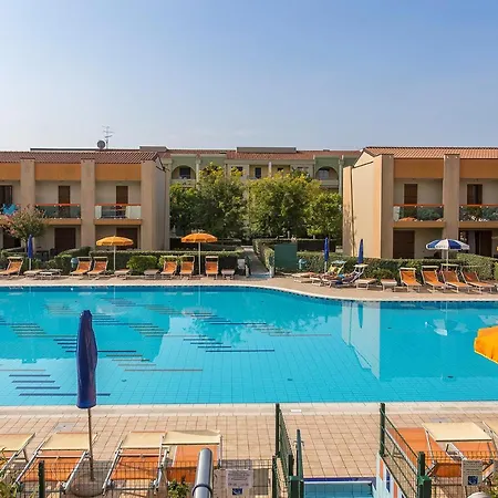 Enjoy A Poolside Retreat - Beahost Caorle