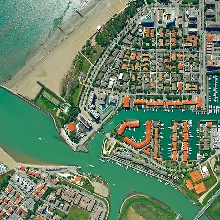Enjoy A Poolside Retreat - Beahost Caorle