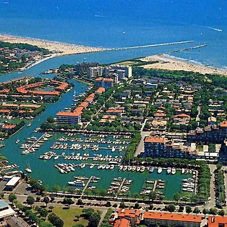 Enjoy A Poolside Retreat - Beahost Apartment Caorle