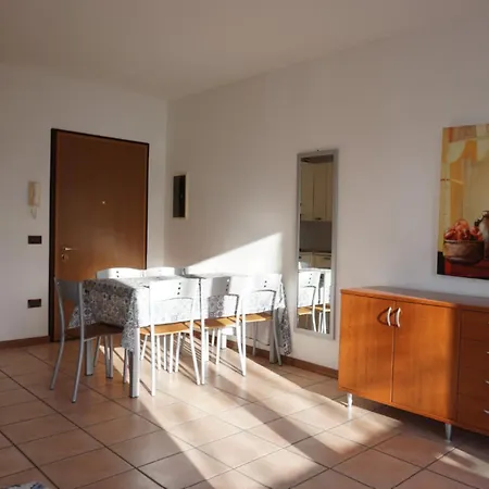 Apartment Enjoy A Poolside Retreat - Beahost *
