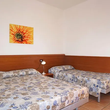 Enjoy A Poolside Retreat - Beahost Caorle