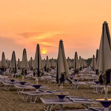Enjoy A Poolside Retreat - Beahost Apartment Caorle