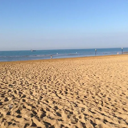 Enjoy A Poolside Retreat - Beahost * Caorle
